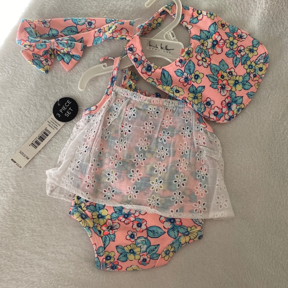 Nicole Miller New York 3 Pc Skirted Creeper Set One-Piece, Bib & Bow 0-3M NWT